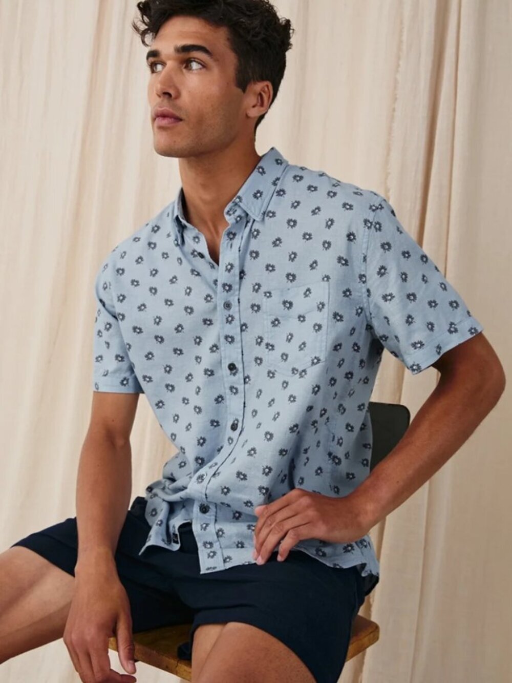 NWT Rails Men's Carson - Daisy Toss Celestial Casual Linen Blend Shirt Small.